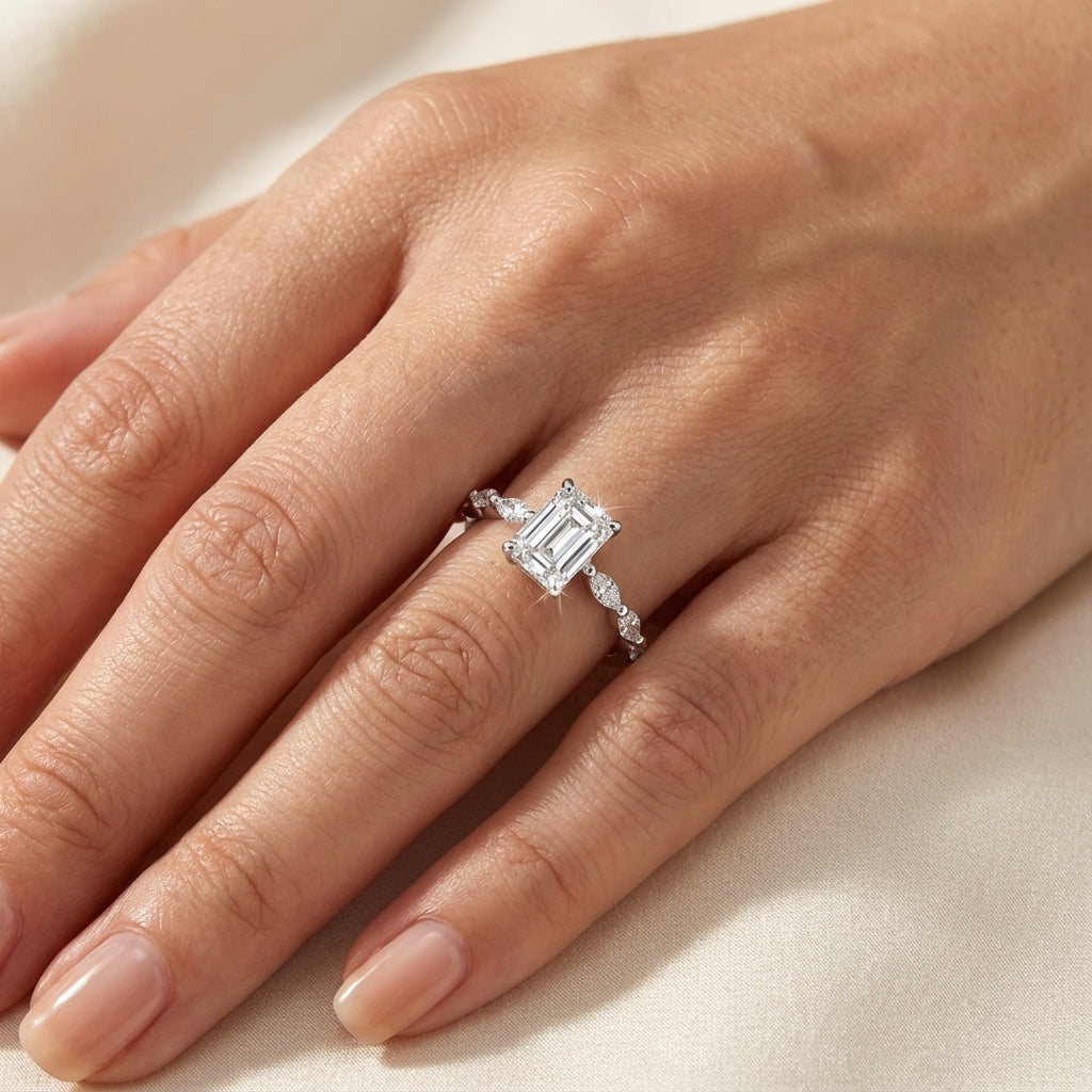 Anillo Aemilia Moissanita Esmeralda 1.0CT