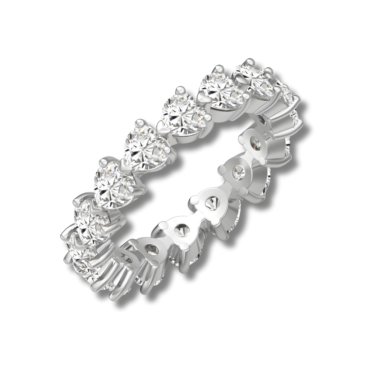 Anillo tipo eternity con corazones de moissanita