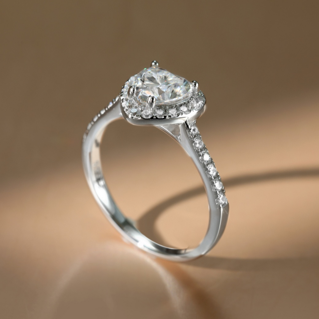 Anillo Antonina Moissanita Corazón 1.0CT