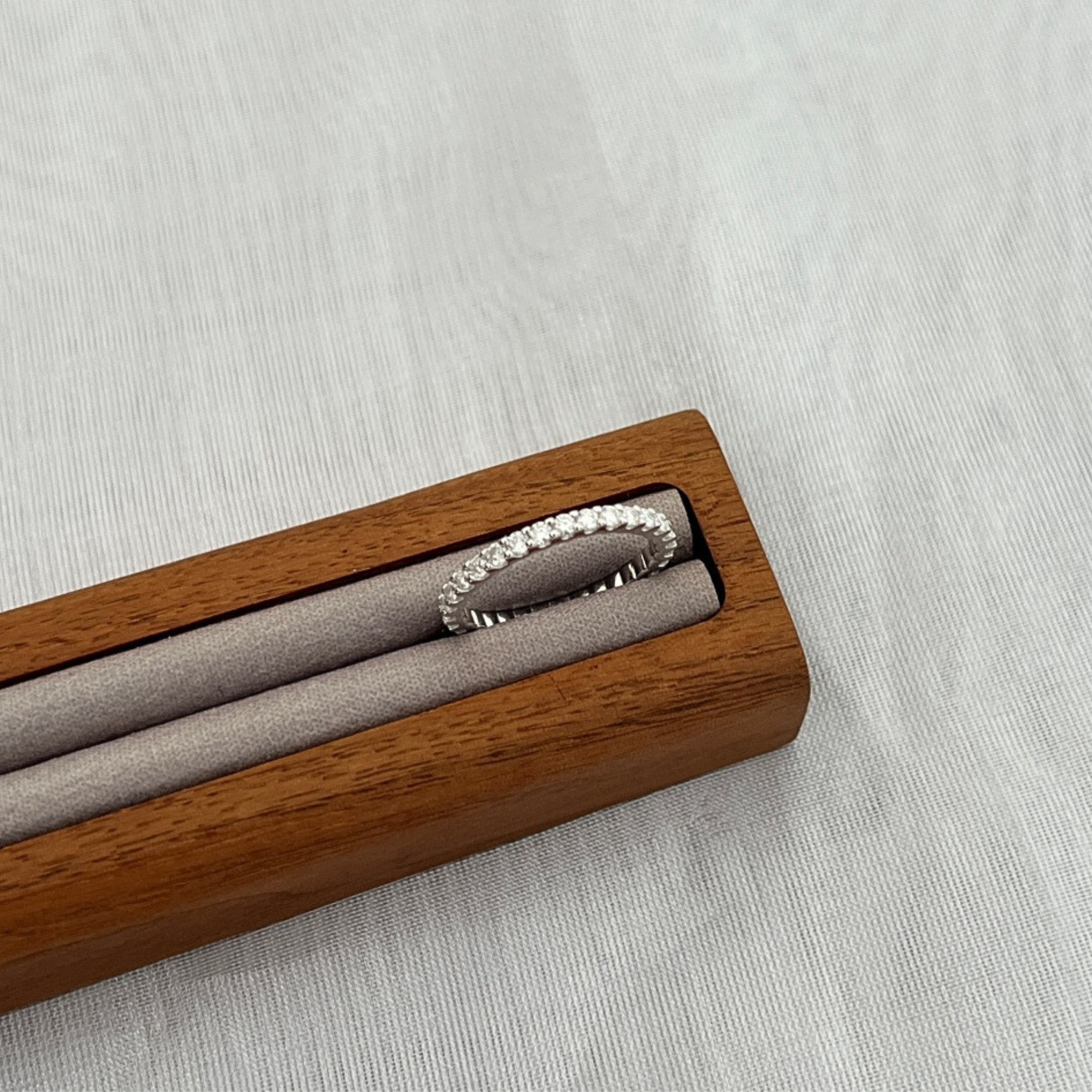 Anillo Augusta Moissanita Redonda 0.84CT