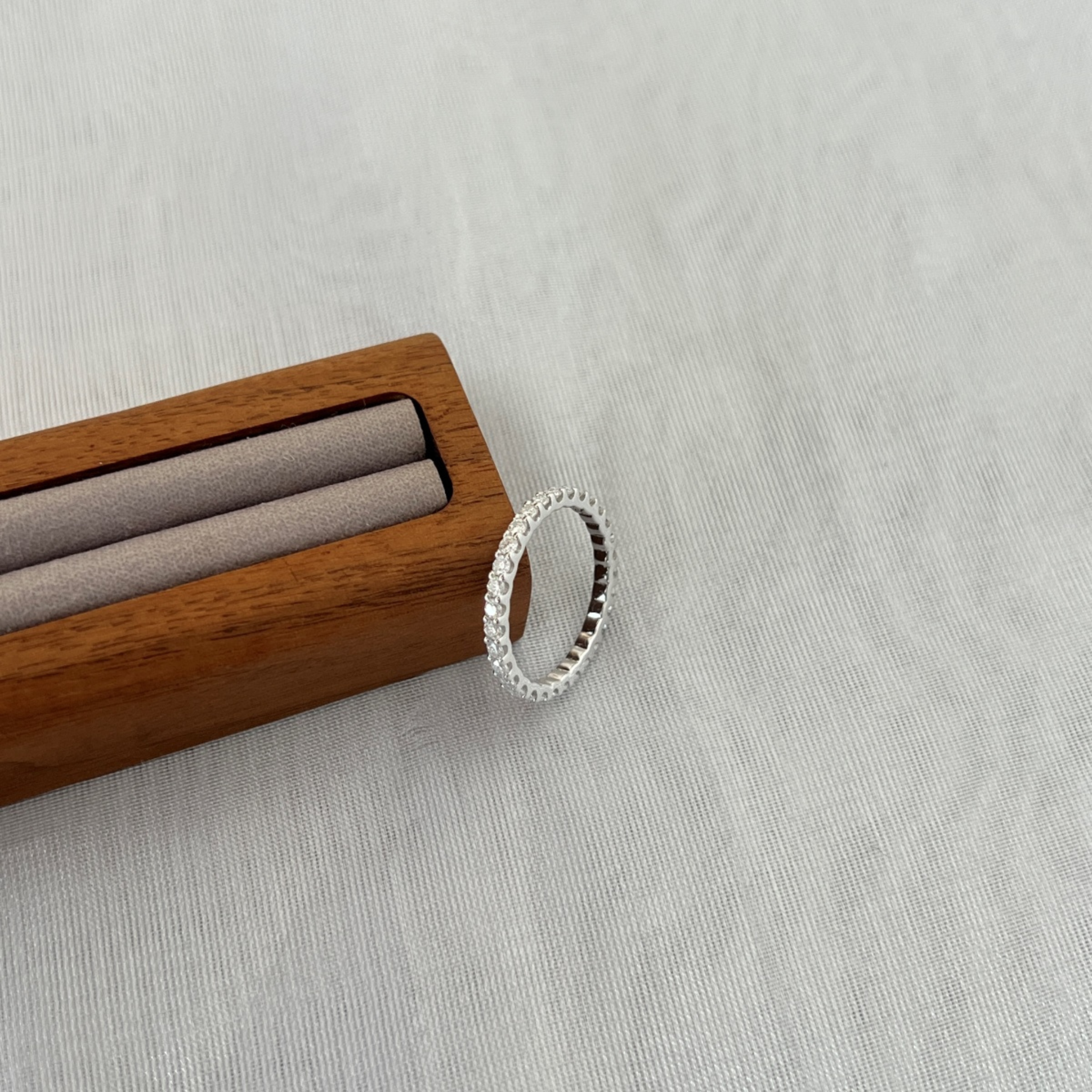 Anillo Augusta Moissanita Redonda 0.84CT