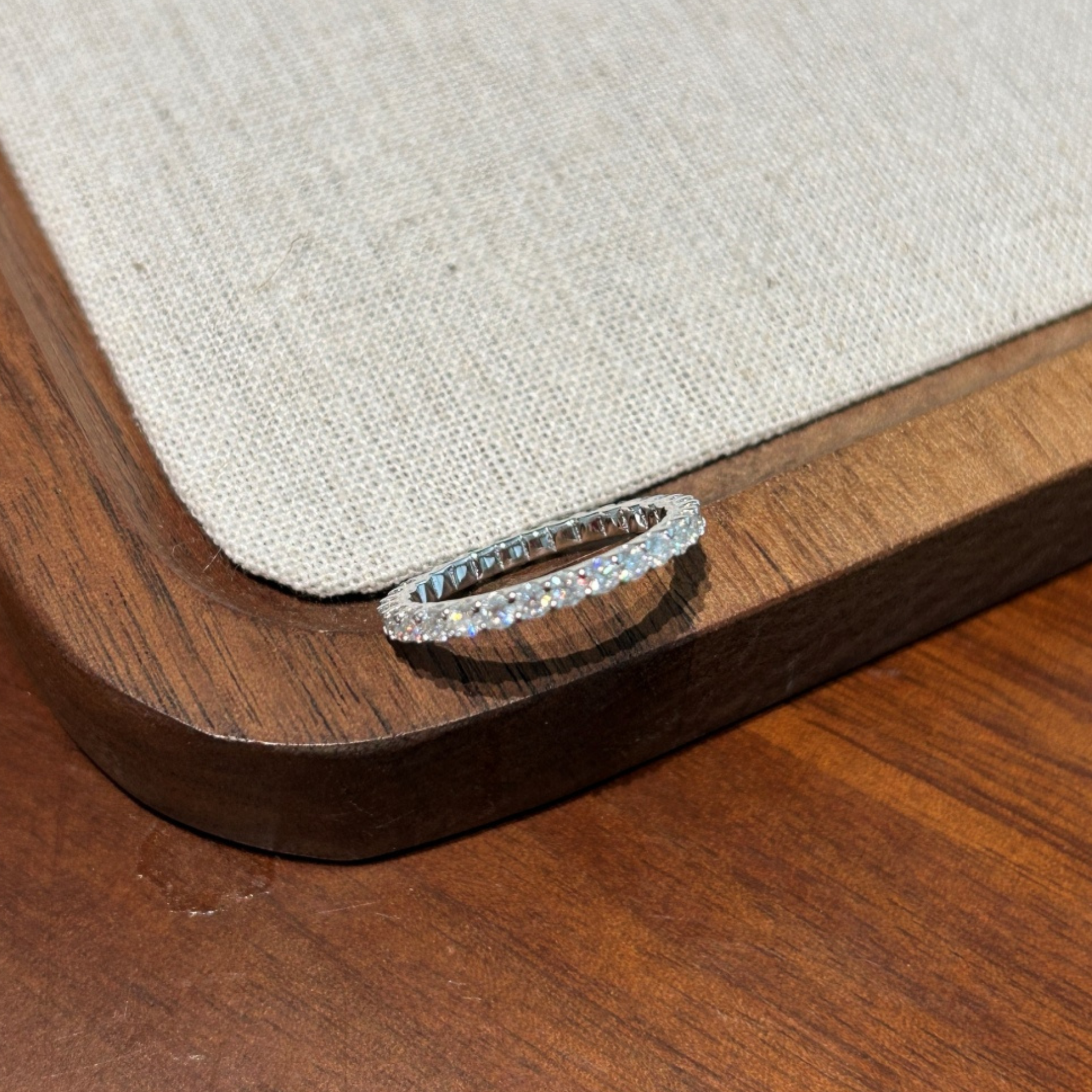 Anillo Augusta Moissanita Redonda 0.84CT