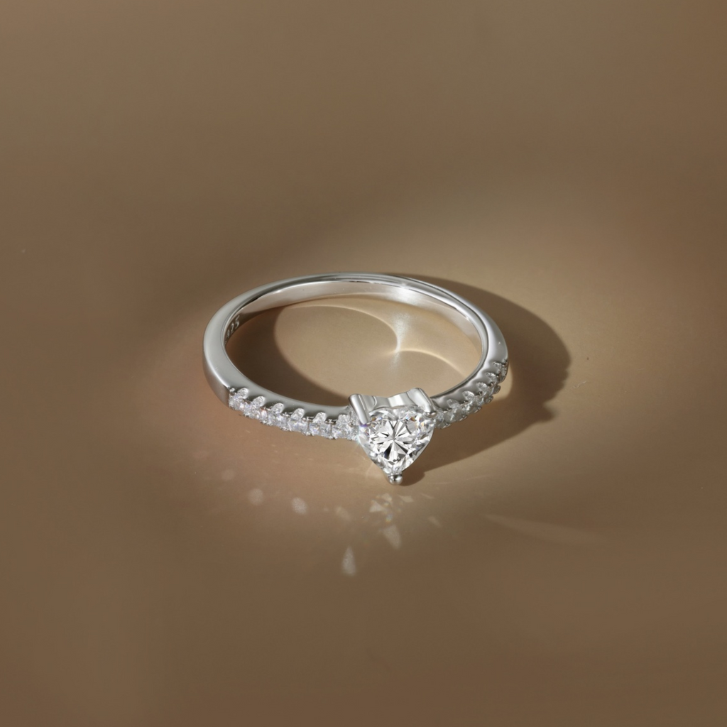 Anillo Julia Moissanita Corazón 2.0CT