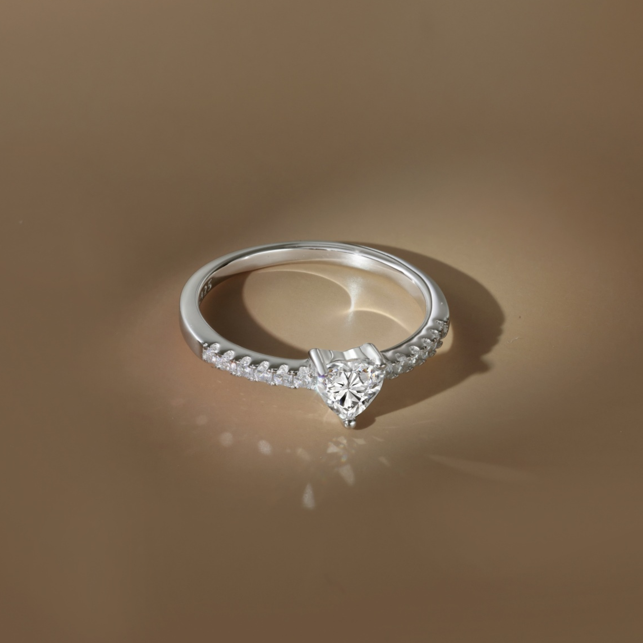 Anillo Julia Moissanita Corazón 2.0CT