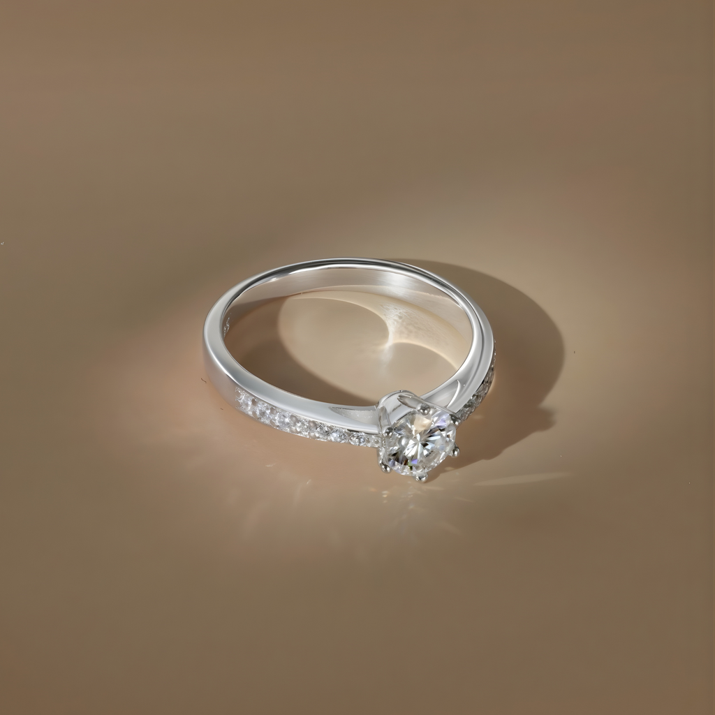 Anillo Livia Moissanita Redonda 0.5CT