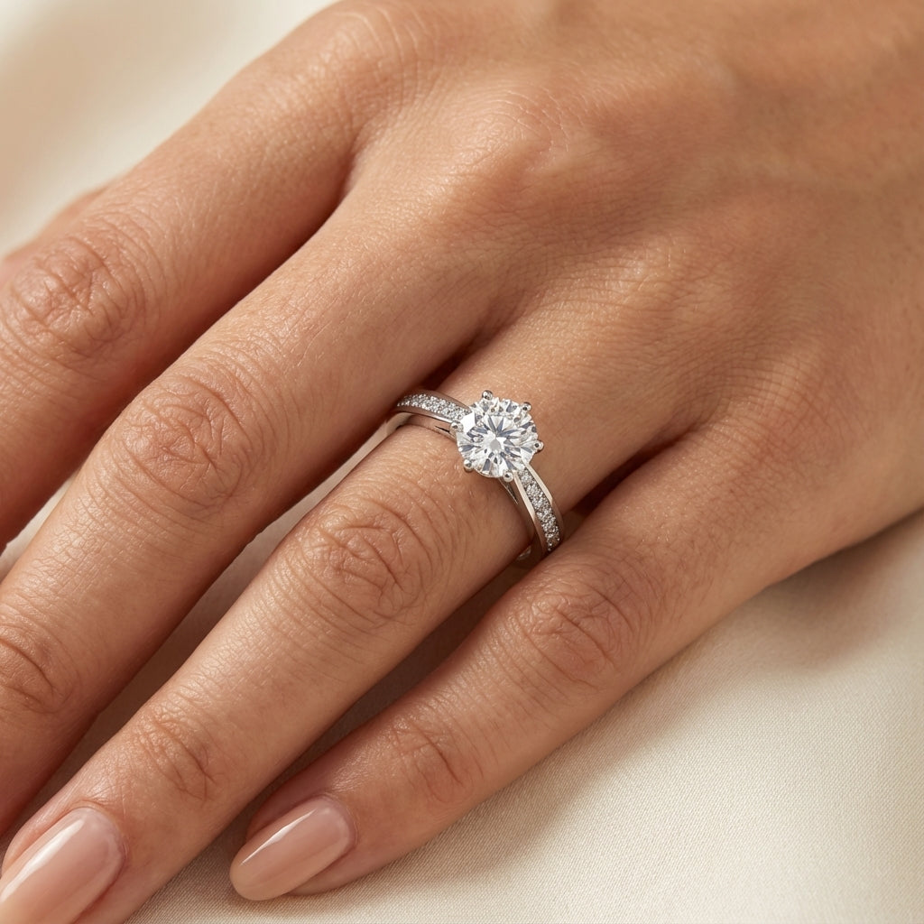 Anillo Livia Moissanita Redonda 0.5CT