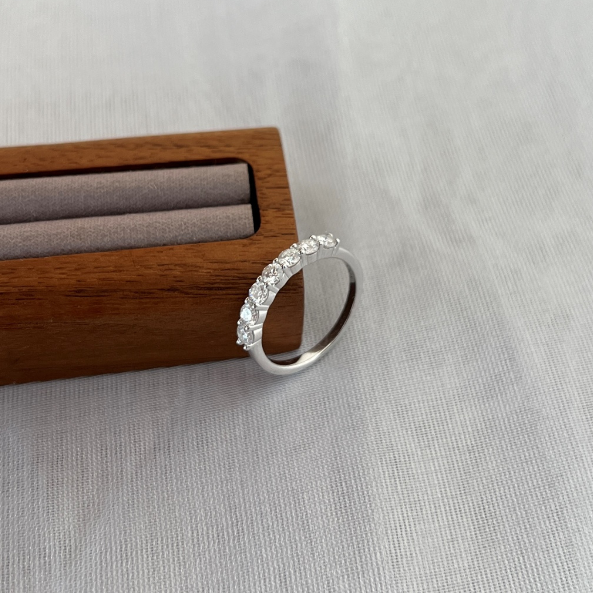 Anillo Octavia Moissanita Redonda 0.7CT