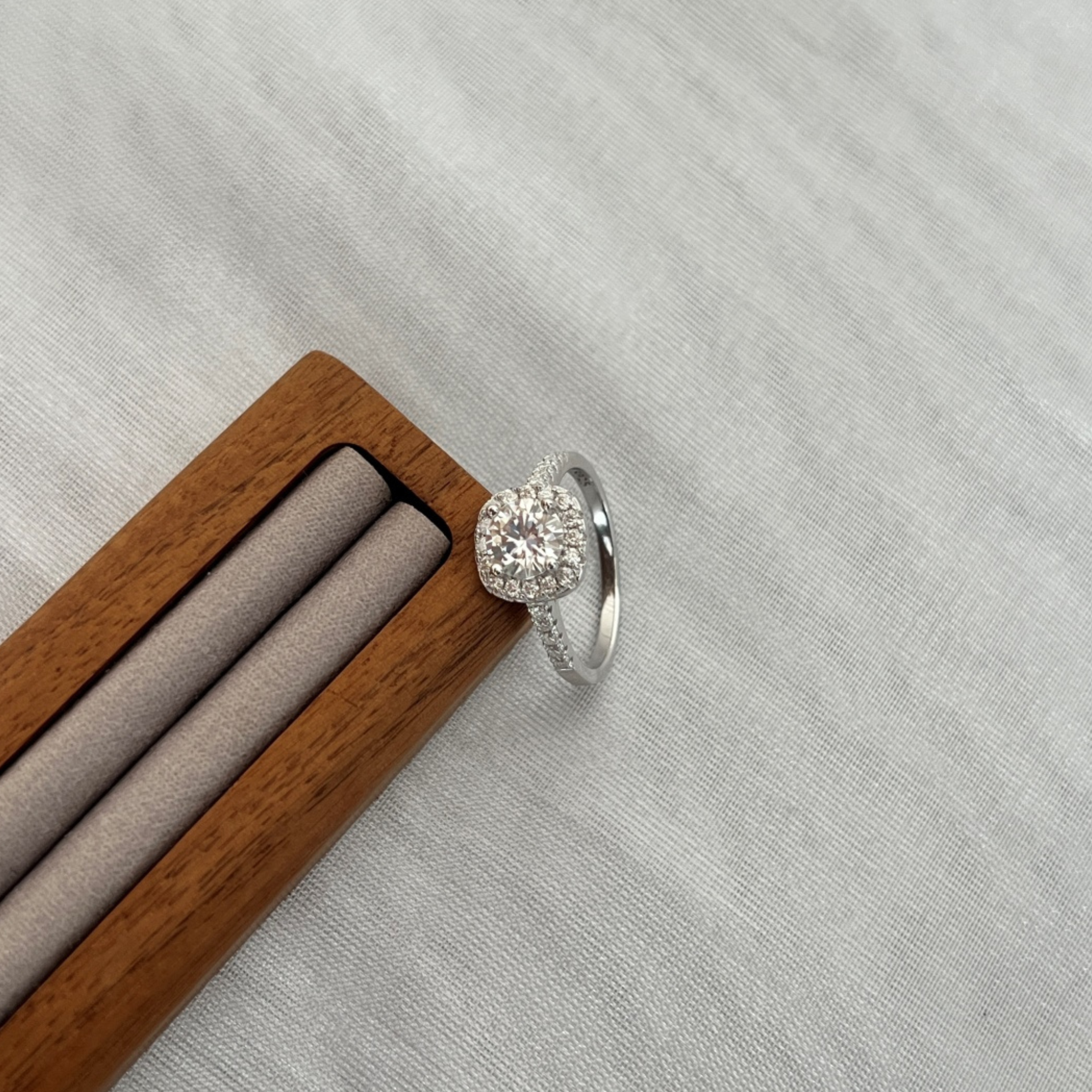 Anillo Vibia Moissanita Redonda 1.2CT