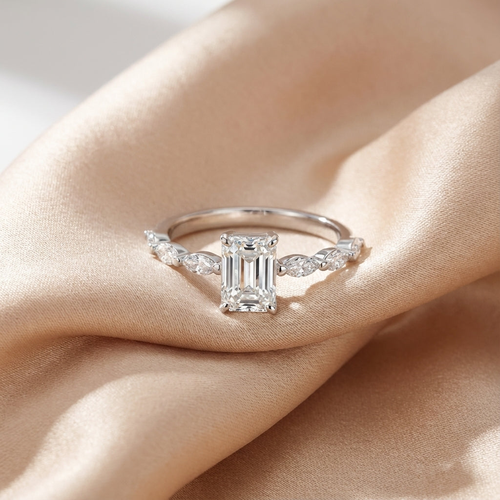 Anillo Aemilia Moissanita Esmeralda 1.0CT