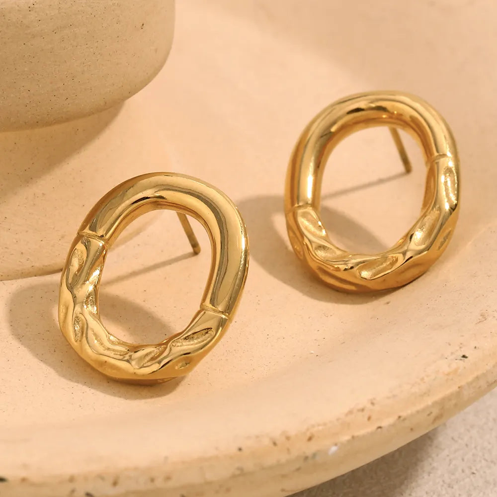 Aros Óvalo Gold de Joyería BRIORA, diseño oval orgánico