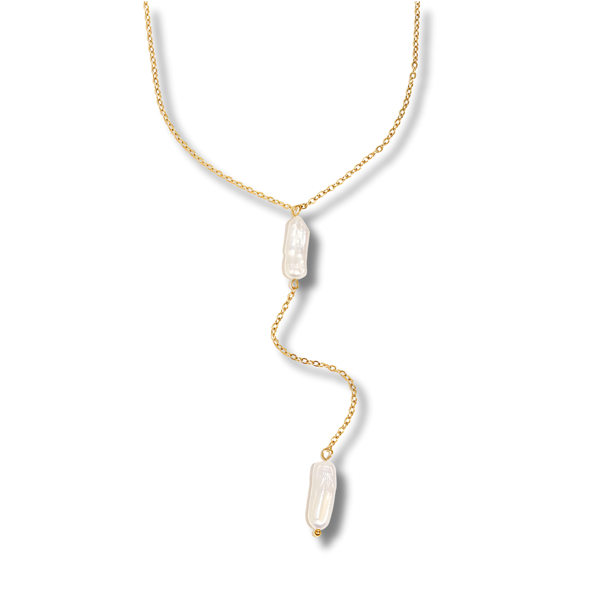 Collar con perlas moderno en acabado dorado, ideal para diario