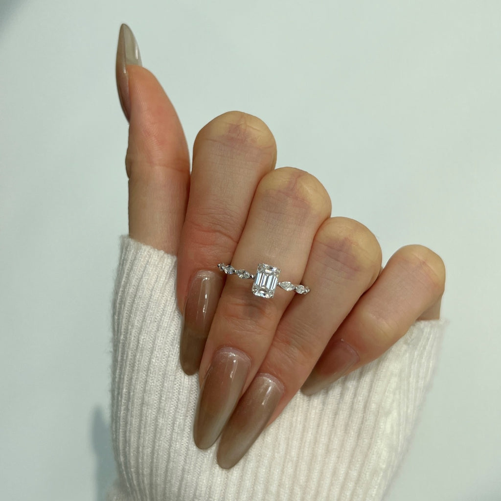 Anillo Moissanita Esmeralda 1.0CT