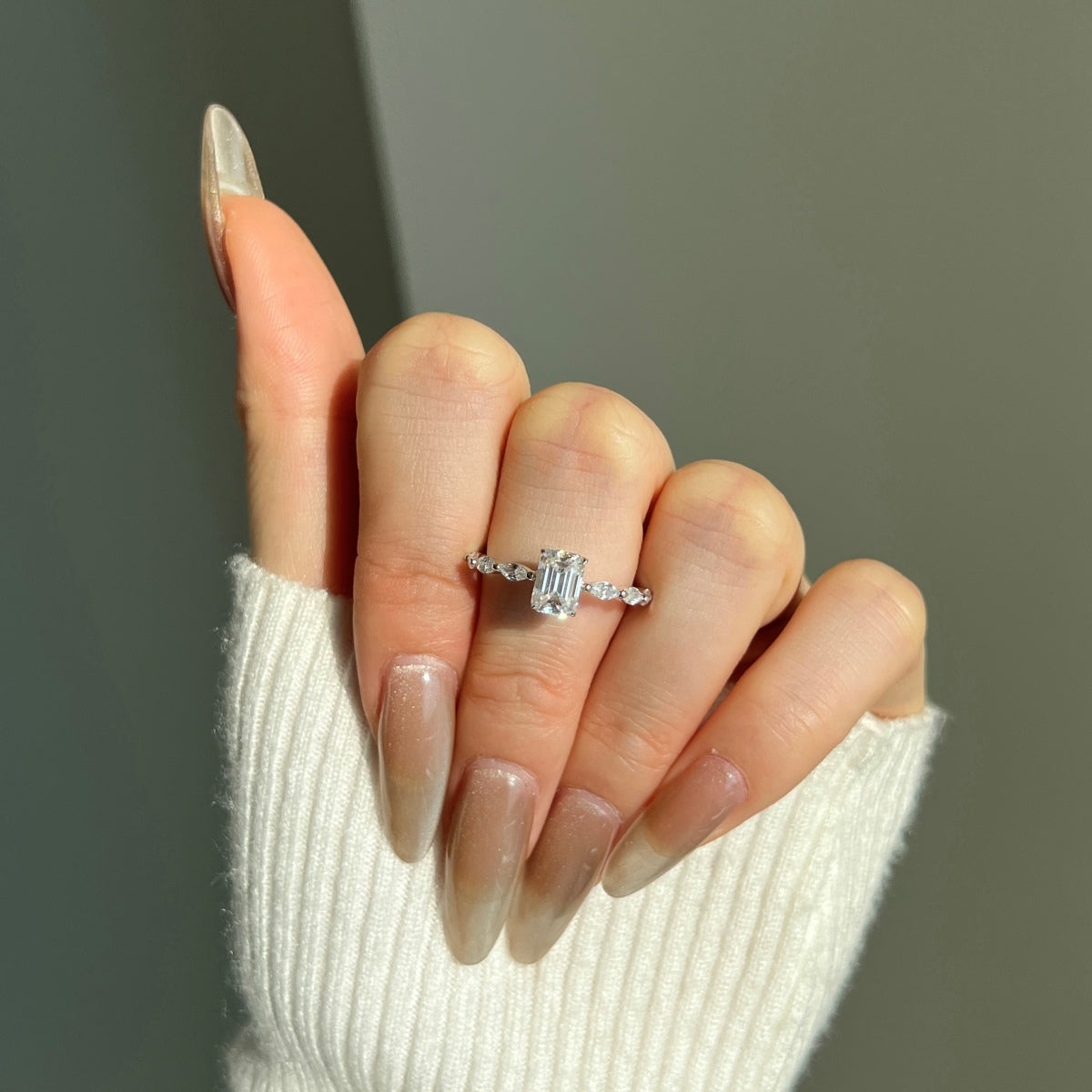 Anillo Moissanita Esmeralda 1.0CT