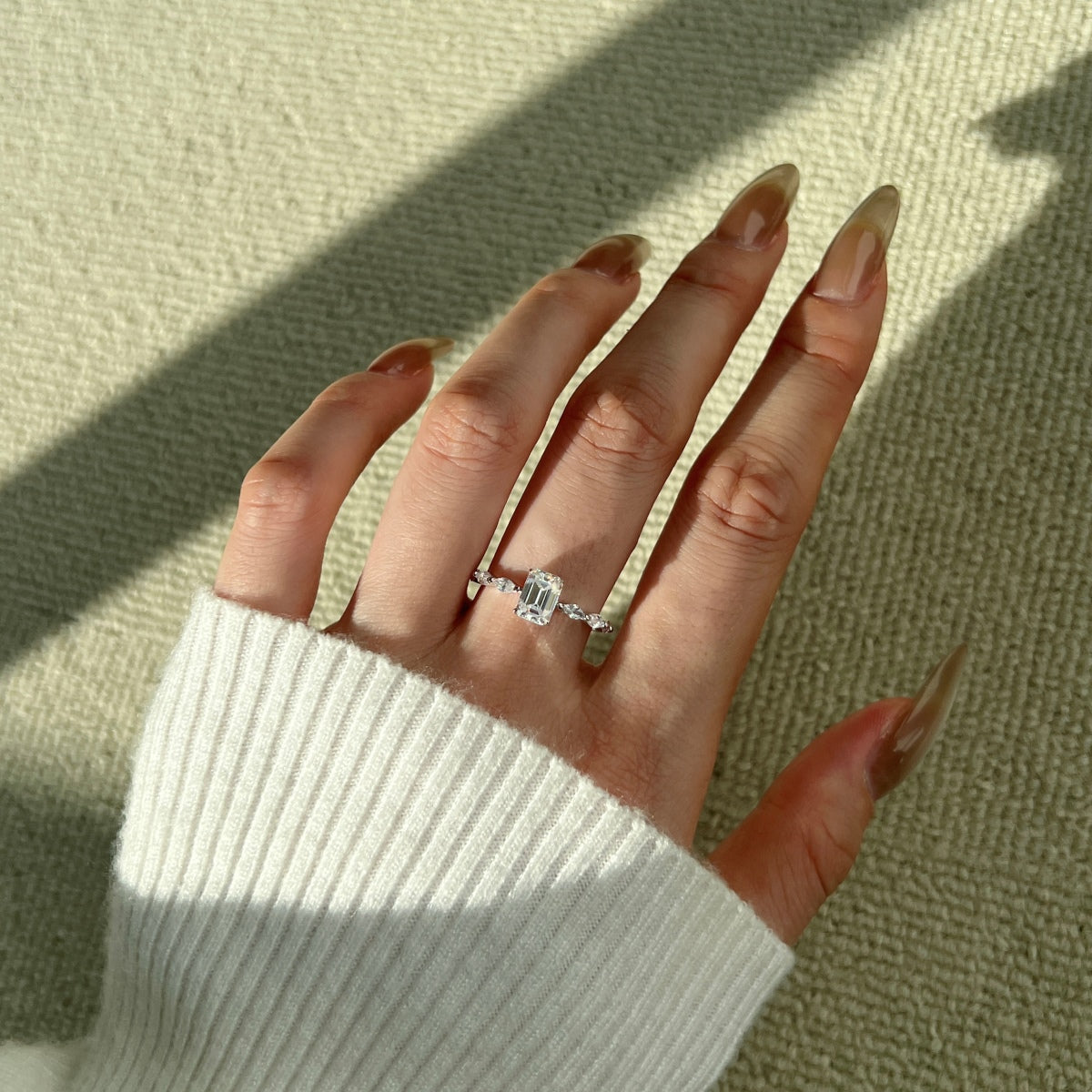 Anillo Moissanita Esmeralda 1.0CT