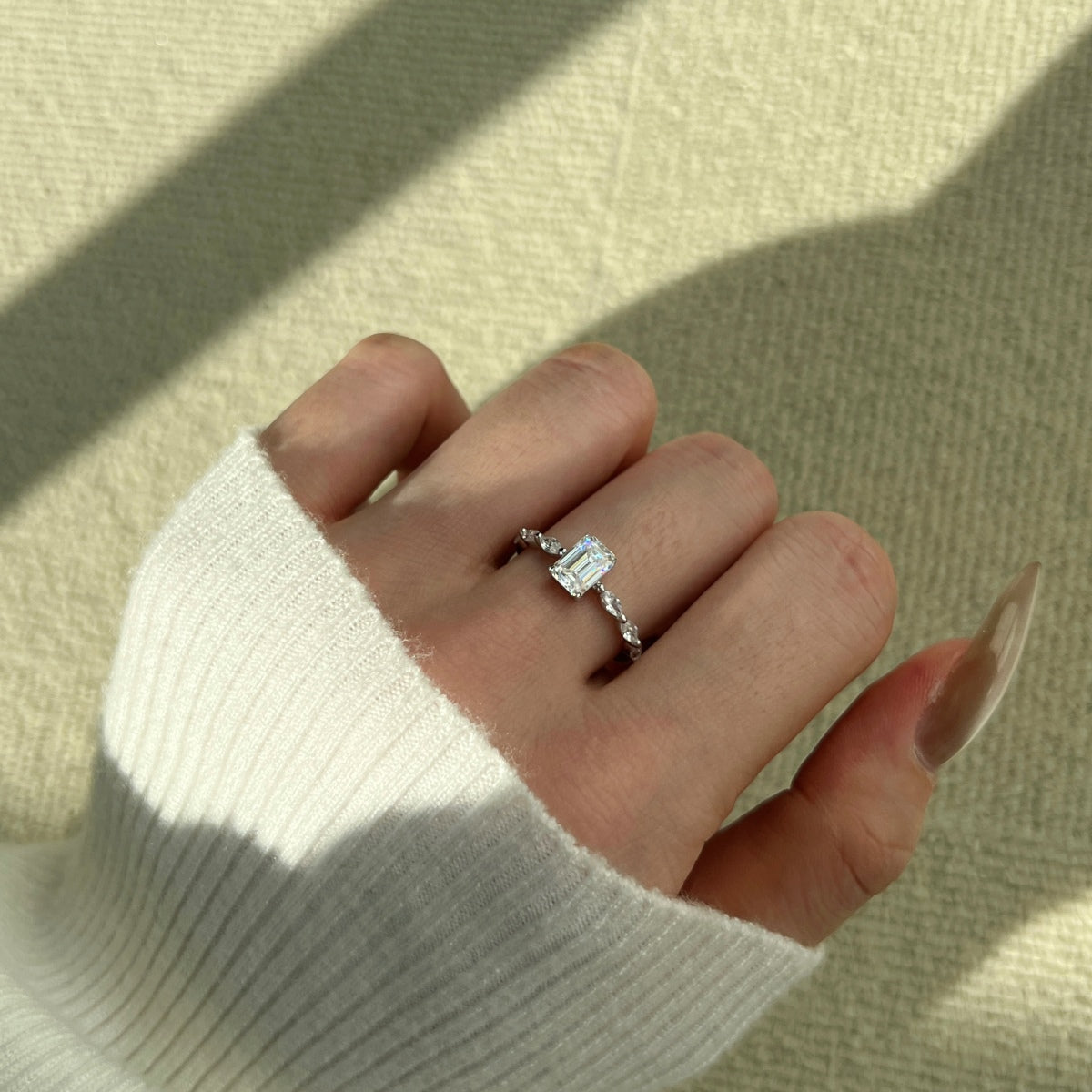 Anillo Moissanita Esmeralda 1.0CT