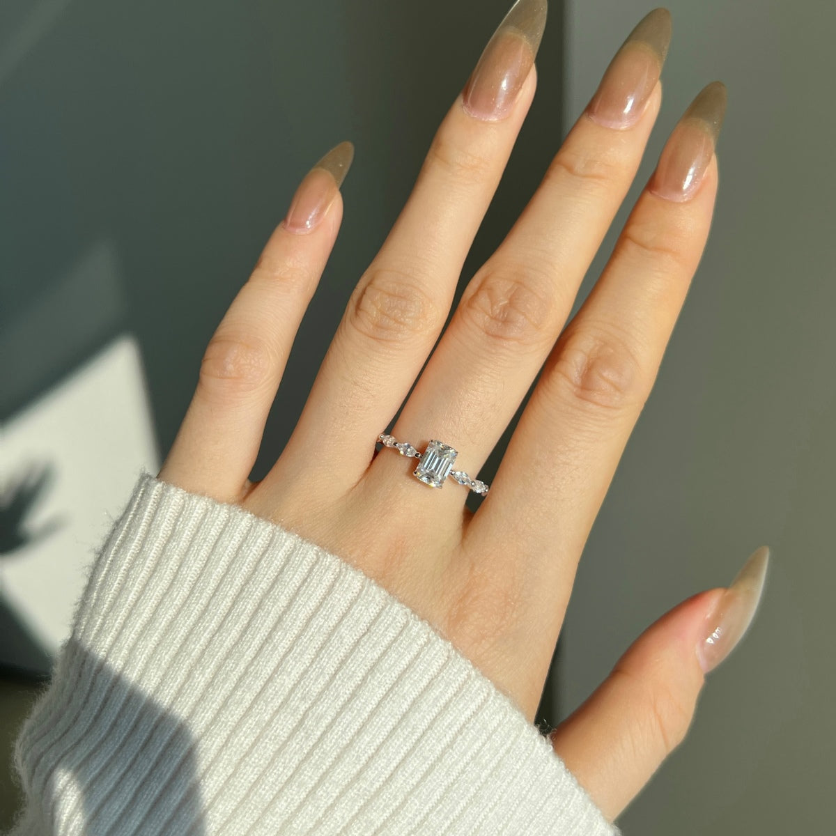 Anillo Moissanita Esmeralda 1.0CT