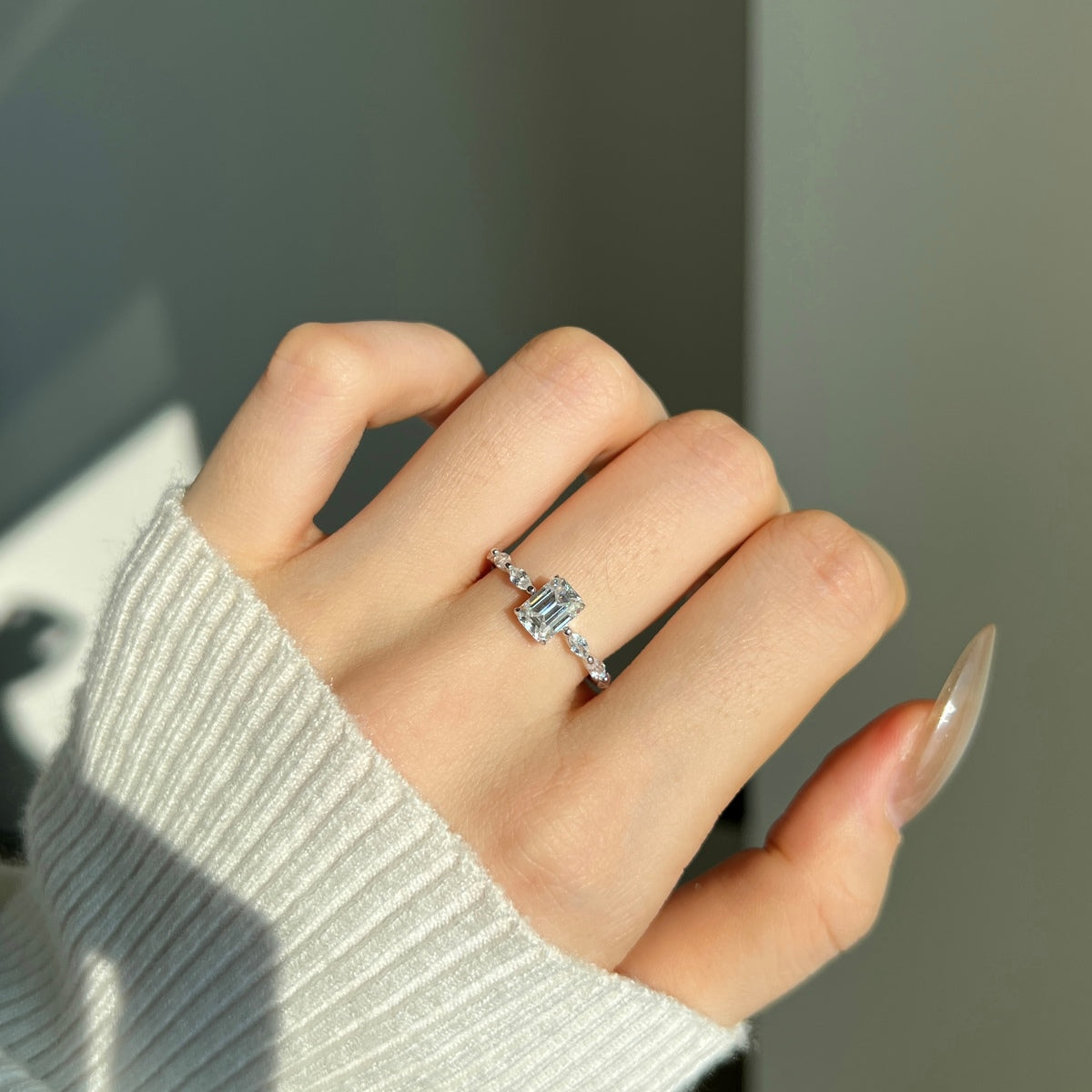 Anillo Moissanita Esmeralda 1.0CT