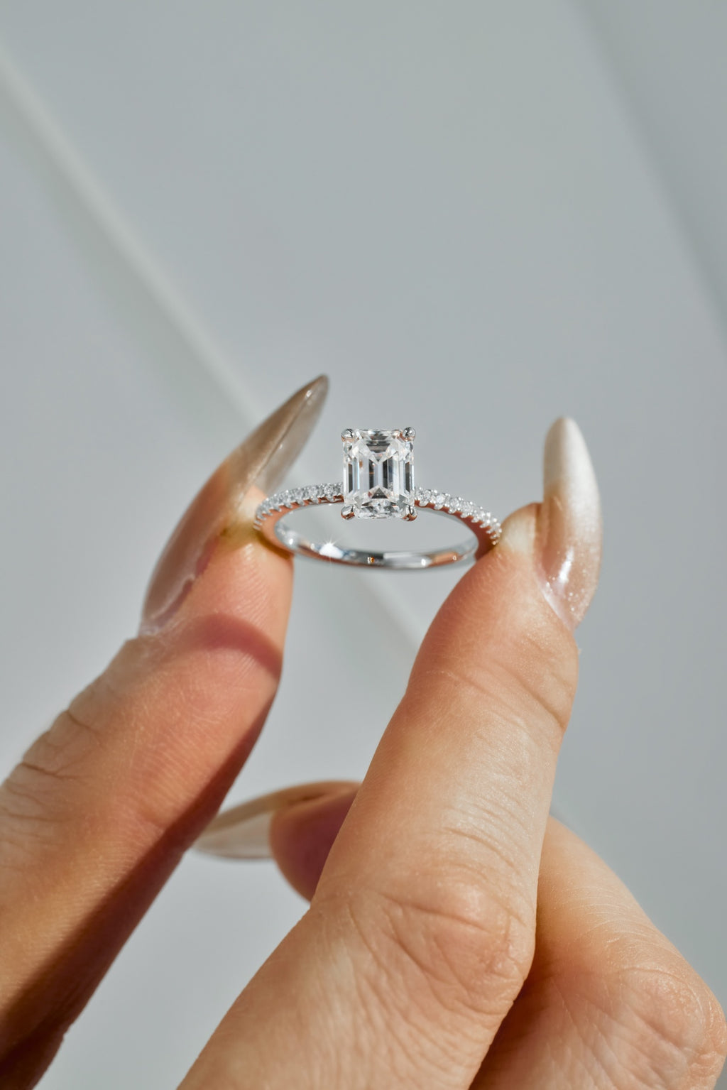 Anillo Moissanita Esmeralda 2.0CT