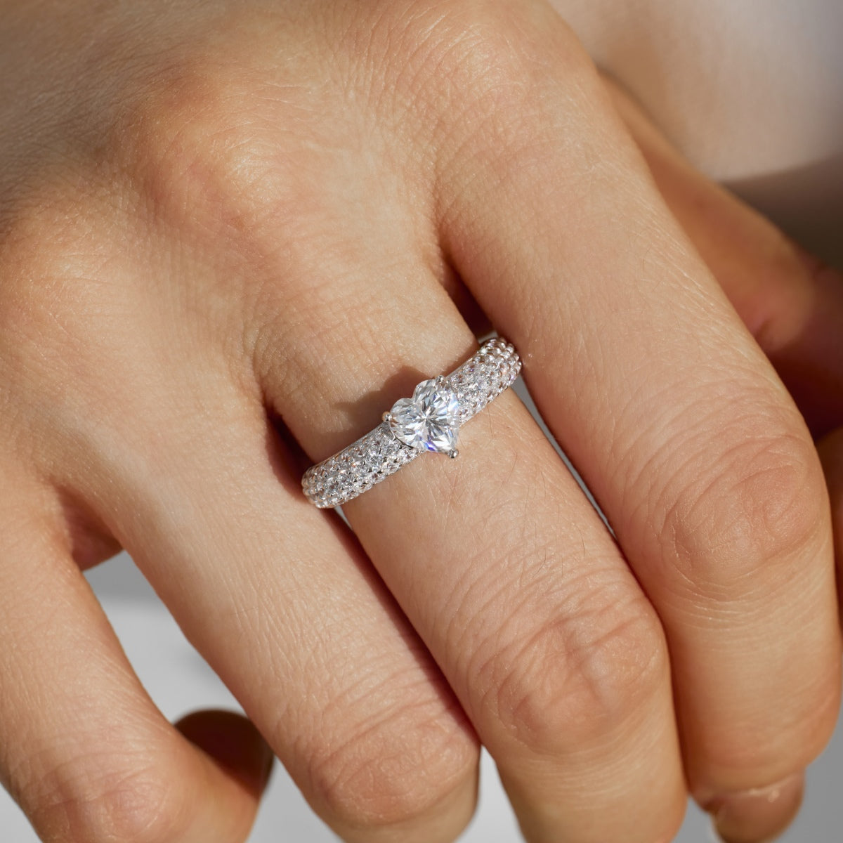 Anillo Moissanita Corazón 0.8CT