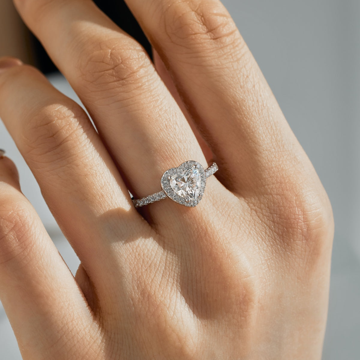 Anillo Moissanita Corazón 1.0CT