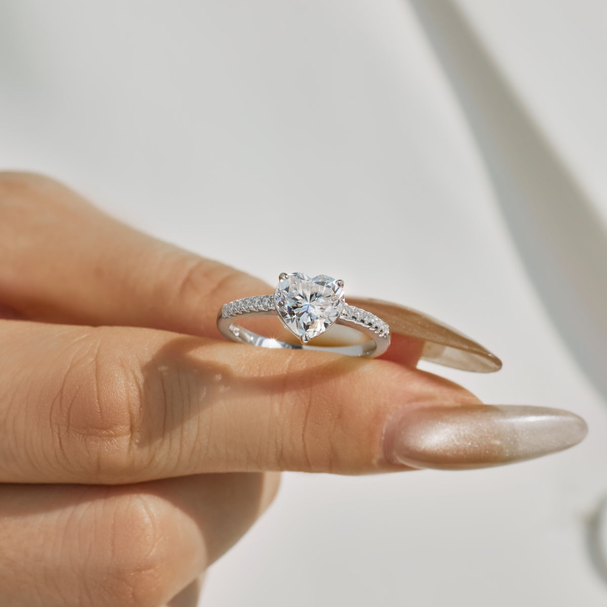 Anillo Moissanita Corazón 2.0CT