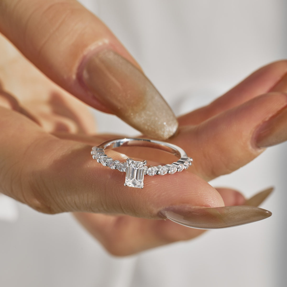 Anillo Moissanita Esmeralda 0.6CT