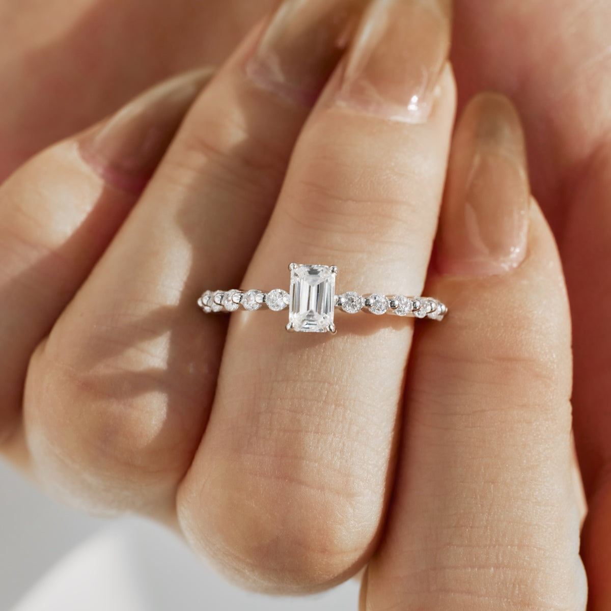 Anillo Moissanita Esmeralda 0.6CT