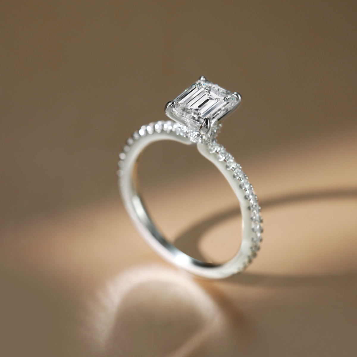 Anillo Moissanita Esmeralda 2.0CT