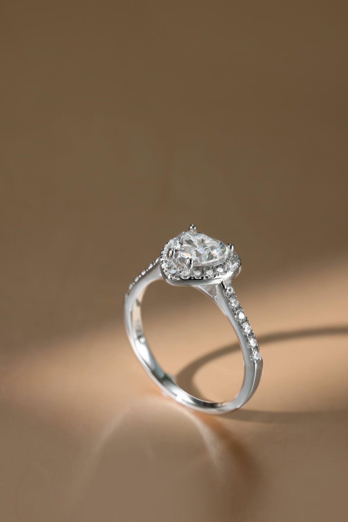 Anillo Moissanita Corazón 1.0CT