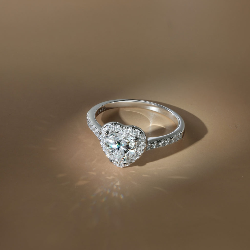 Anillo Moissanita Corazón 1.0CT