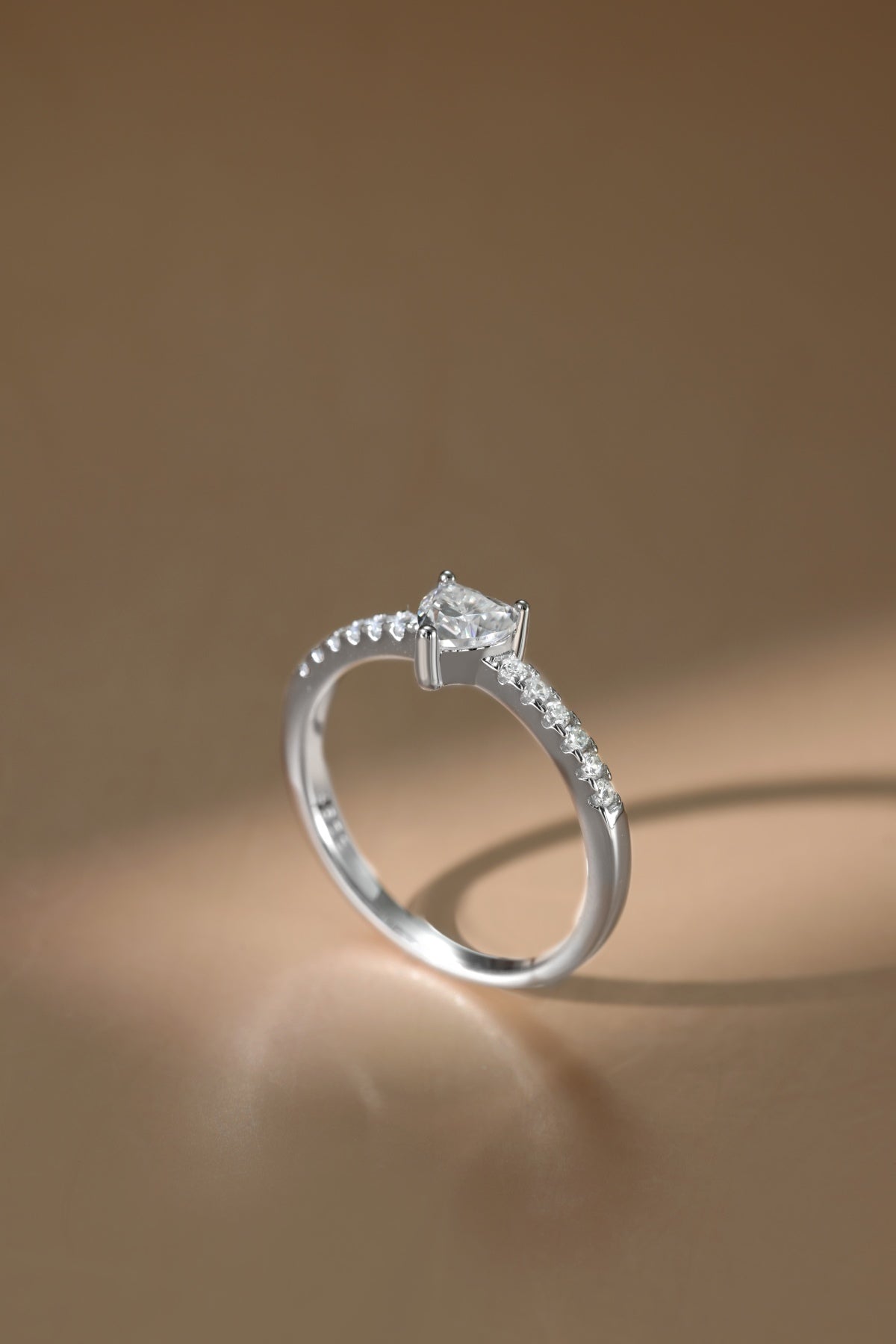 Anillo Moissanita Corazón 2.0CT