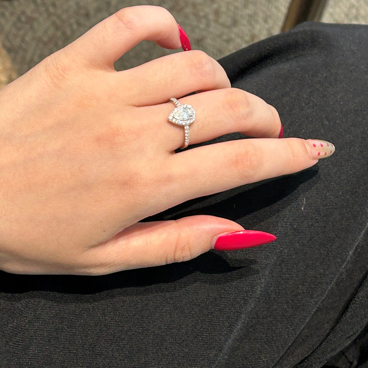 Anillo Moissanita Pera 1.0CT