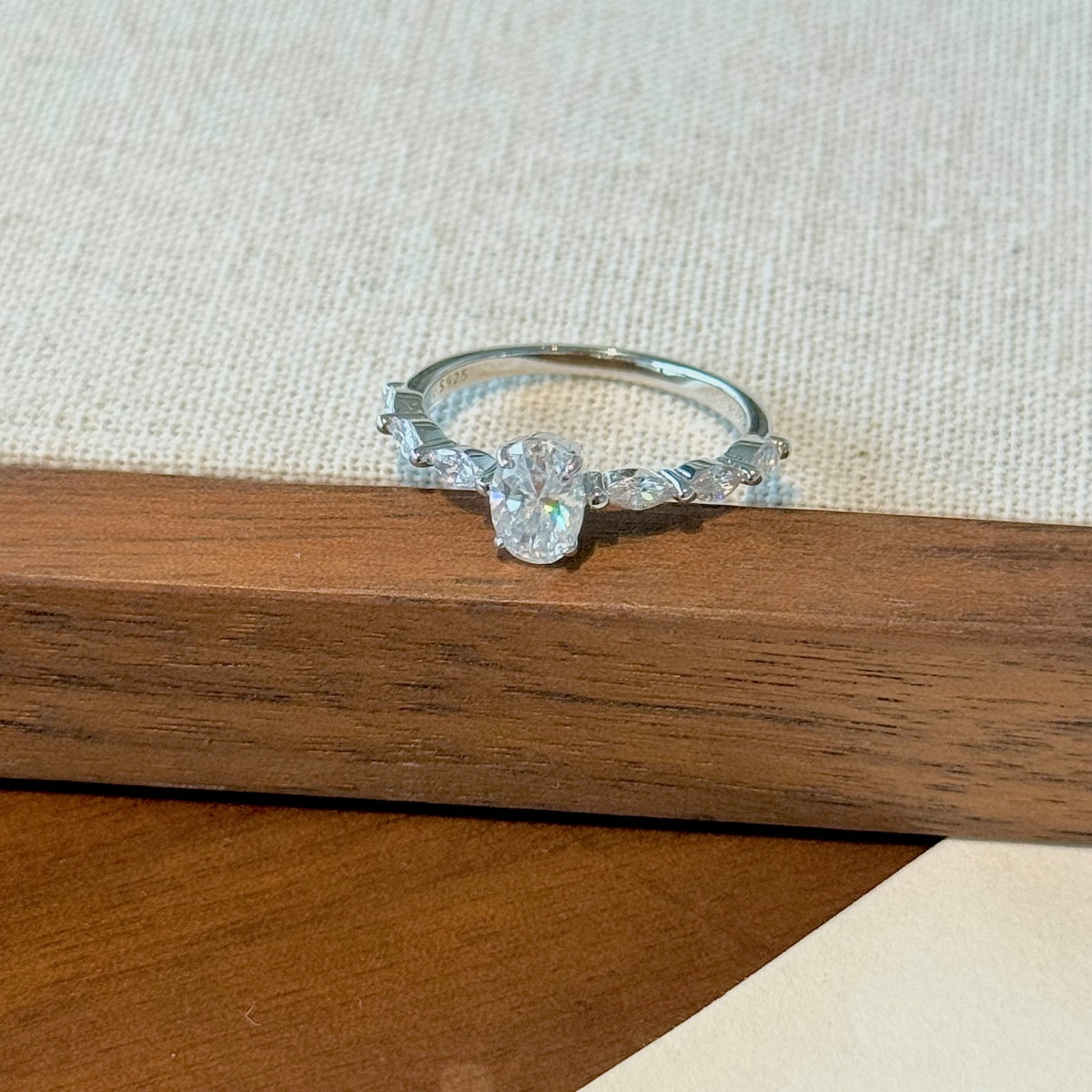 Anillo Moissanita Oval 0.8CT