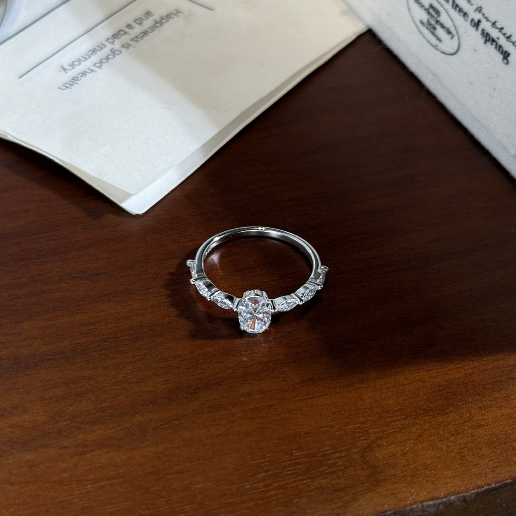 Anillo Moissanita Oval 0.8CT