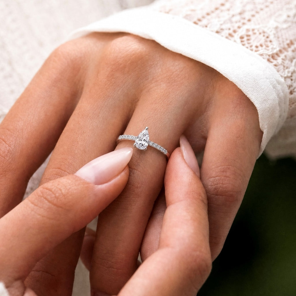 Anillo Moissanita Pera 1.1CT