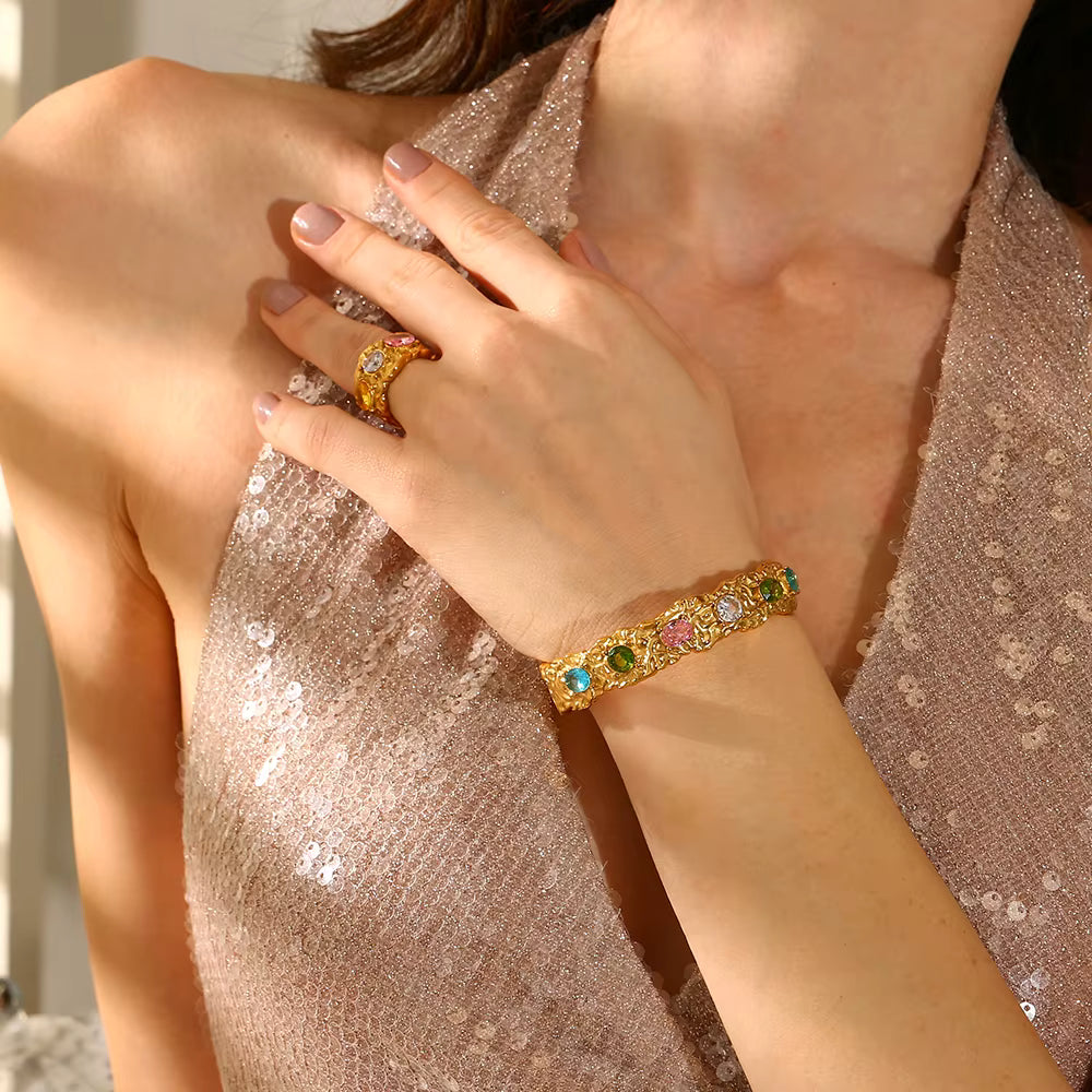Anillo Relieve Prisma Dorado