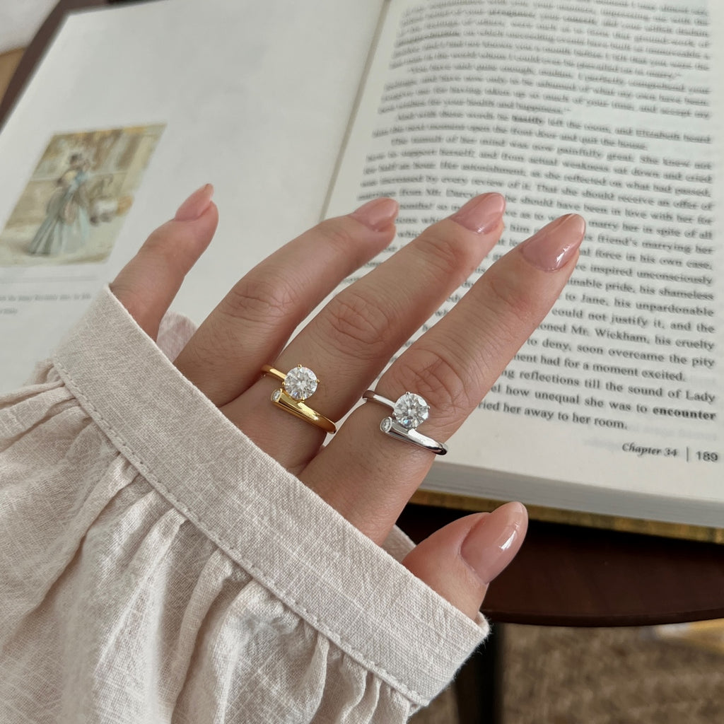 Anillo solitario de moissanitas 1,08 ct dorado