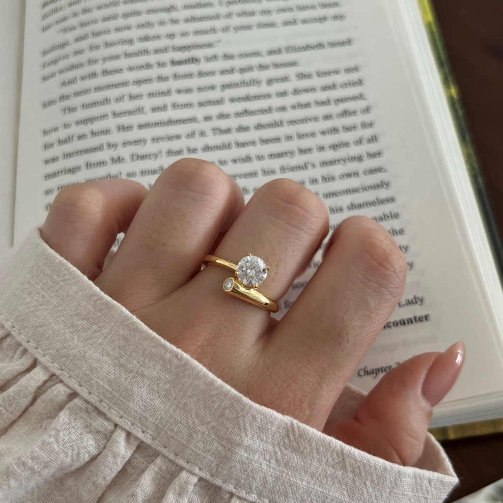 Anillo solitario de moissanitas 1,08 ct dorado