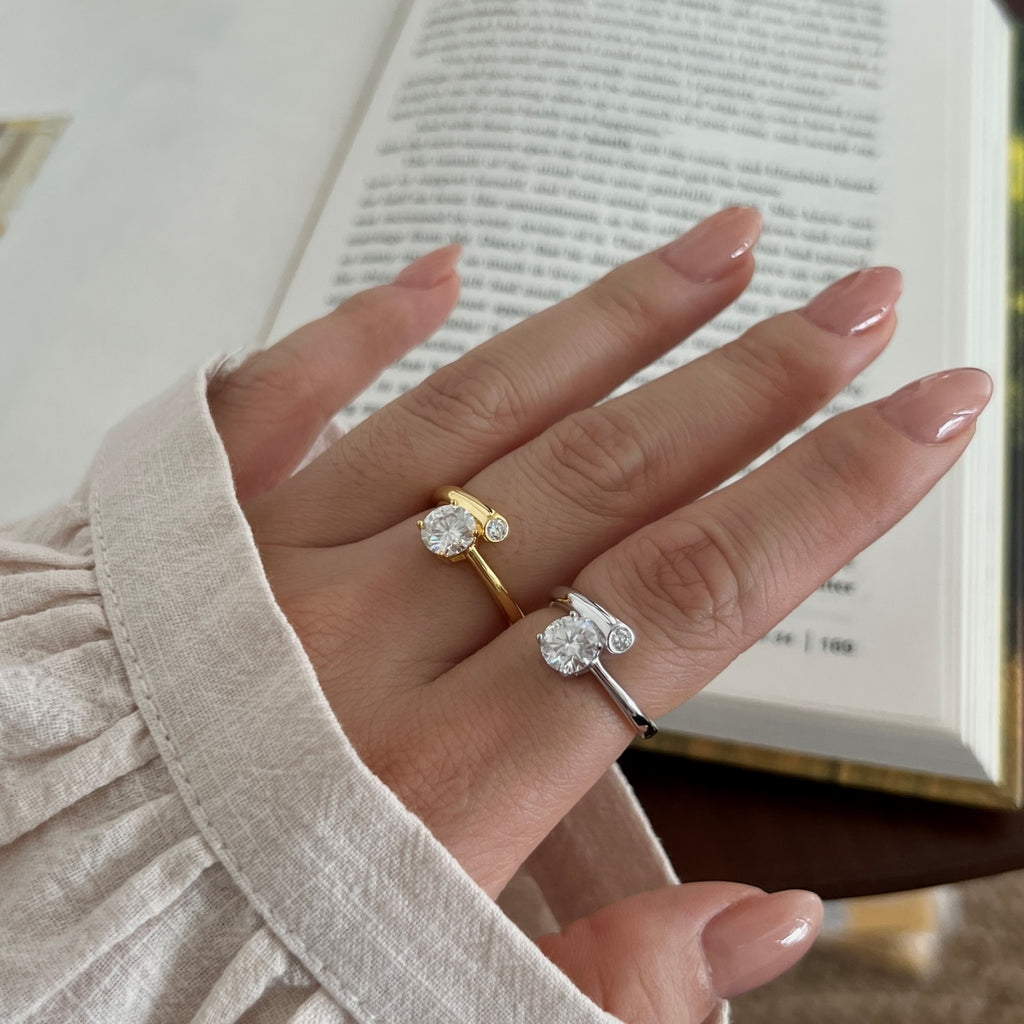 Anillo solitario de moissanitas 1,08 ct dorado