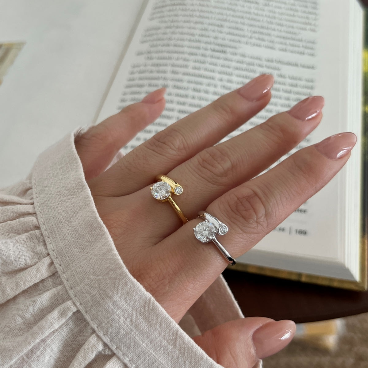 Anillo solitario de moissanitas 1,08 ct dorado