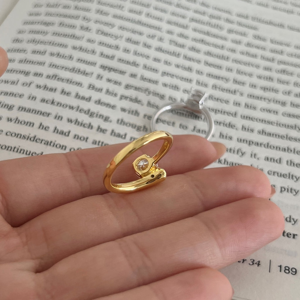 Anillo solitario de moissanitas 1,08 ct dorado