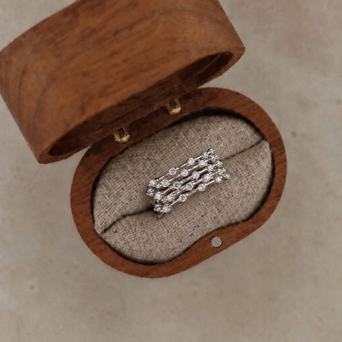 Anillo de bandas de moissanitas 0,54 ct en plata