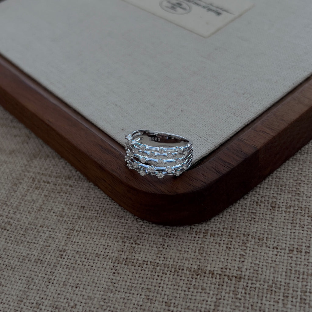 Anillo de bandas de moissanitas 0,54 ct en plata