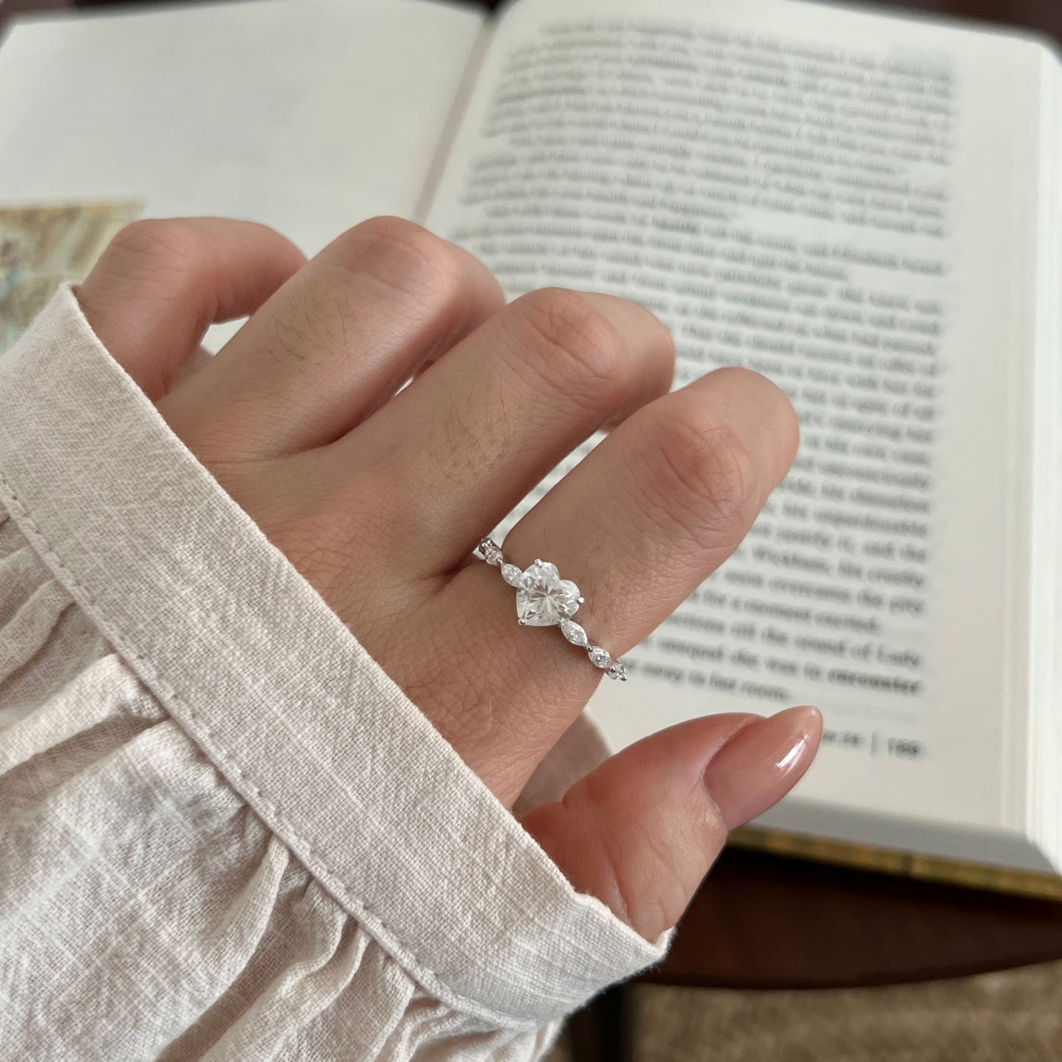 Anillo con corazón de moissanitas 1,8 ct en plata