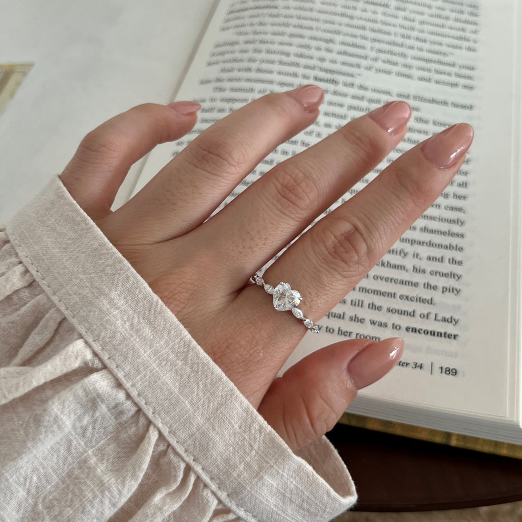 Anillo con corazón de moissanitas 1,8 ct en plata