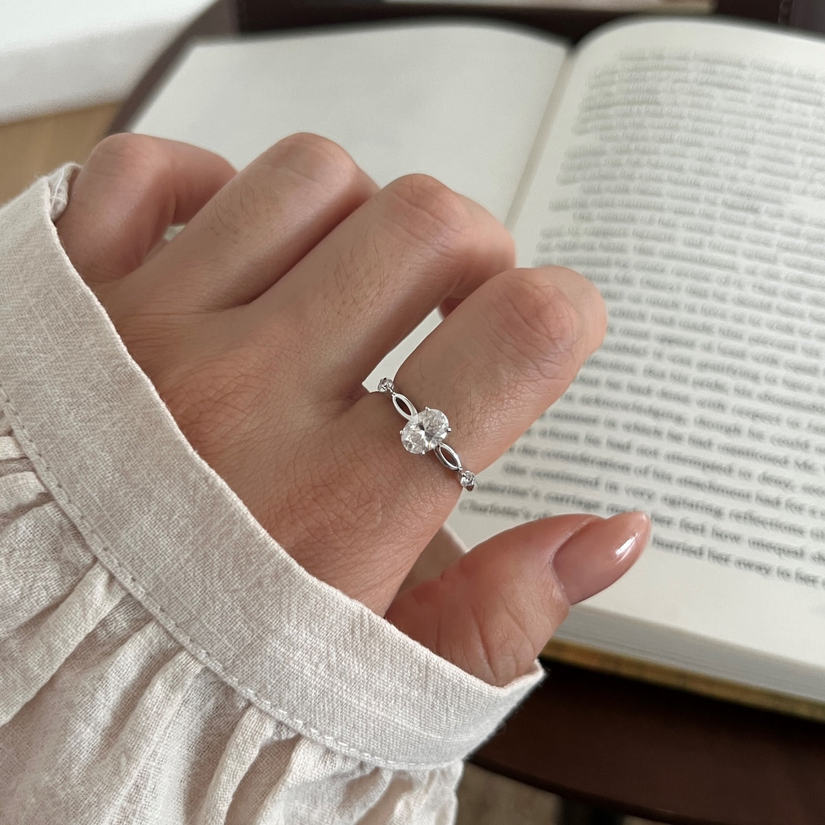 Anillo de tres piedras de moissanitas 1,12 ct en plata