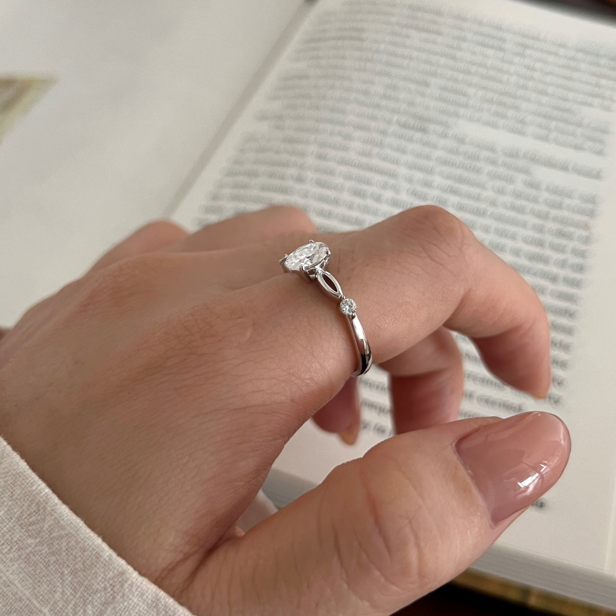 Anillo de tres piedras de moissanitas 1,12 ct en plata