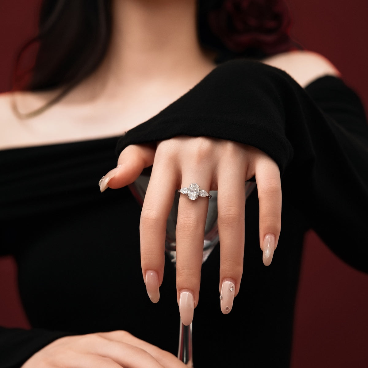 Anillo de tres piedras de moissanitas en plata