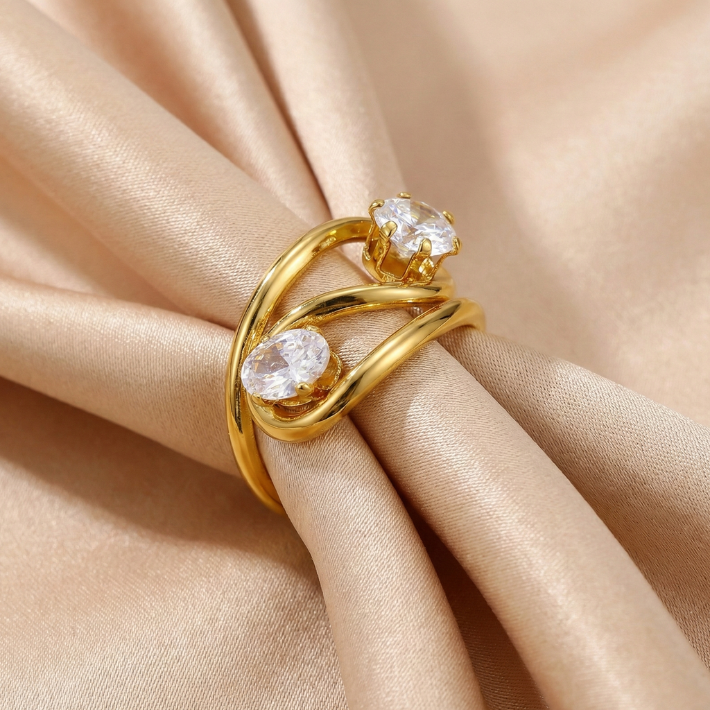 Anillo abierto de circonitas en acero dorado