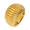 Anillo abombado acanalado en acero dorado